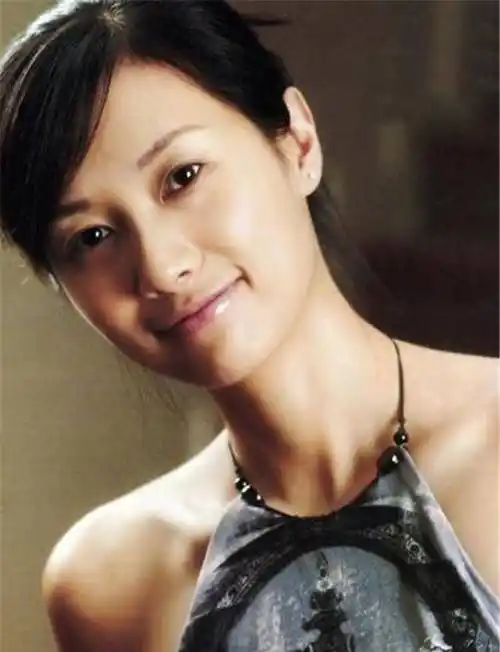 徐静蕾头顶"才女"光环,私下却与王朔传出绯闻,谁是她的贵人?