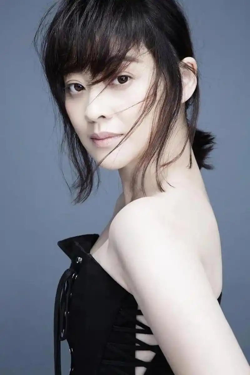 梅婷,1975年4月30日出生于江苏省南京秦淮区,1996年考入中央戏学院