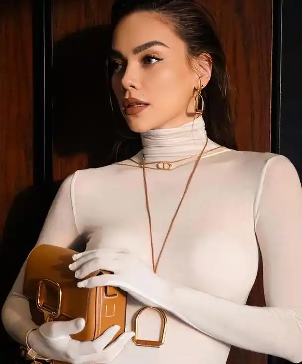 越南天后级女歌手胡玉荷(hongocha),这也太漂亮了