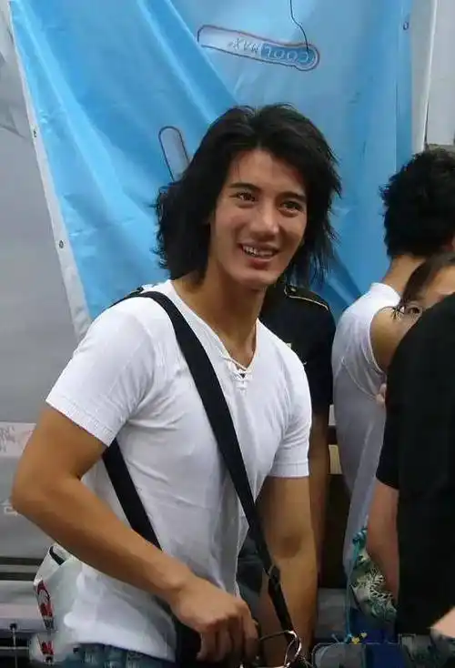 "海王"蒲巴甲的"火辣爱情",演一部戏换一个未婚妻_学费_表演_时候