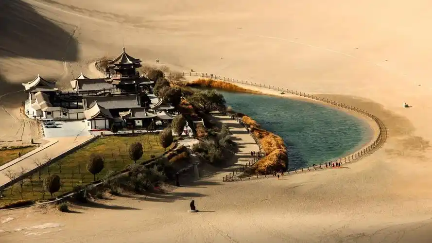 甘肃敦煌月牙泉自然风景图片,高清图片