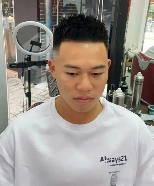 男生剪"两边铲青"发型也超帅,今年就剪这3款,尽显潮男范儿!