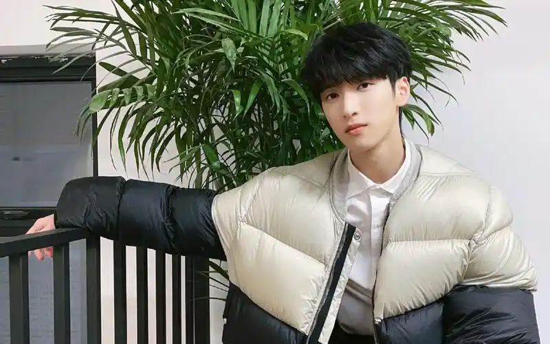 严浩翔小熊帅气又可爱,翩翩惊鸿少年