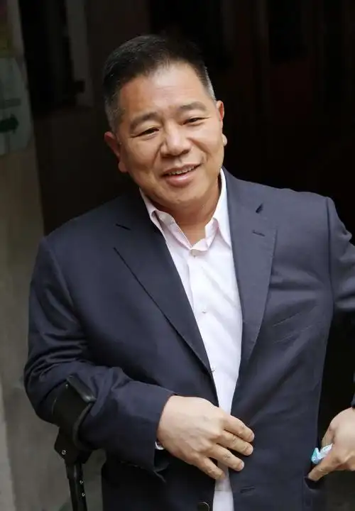 53岁娶香港女神,54岁喜得双女,为何马廷强貌丑无盐却艳福不浅?