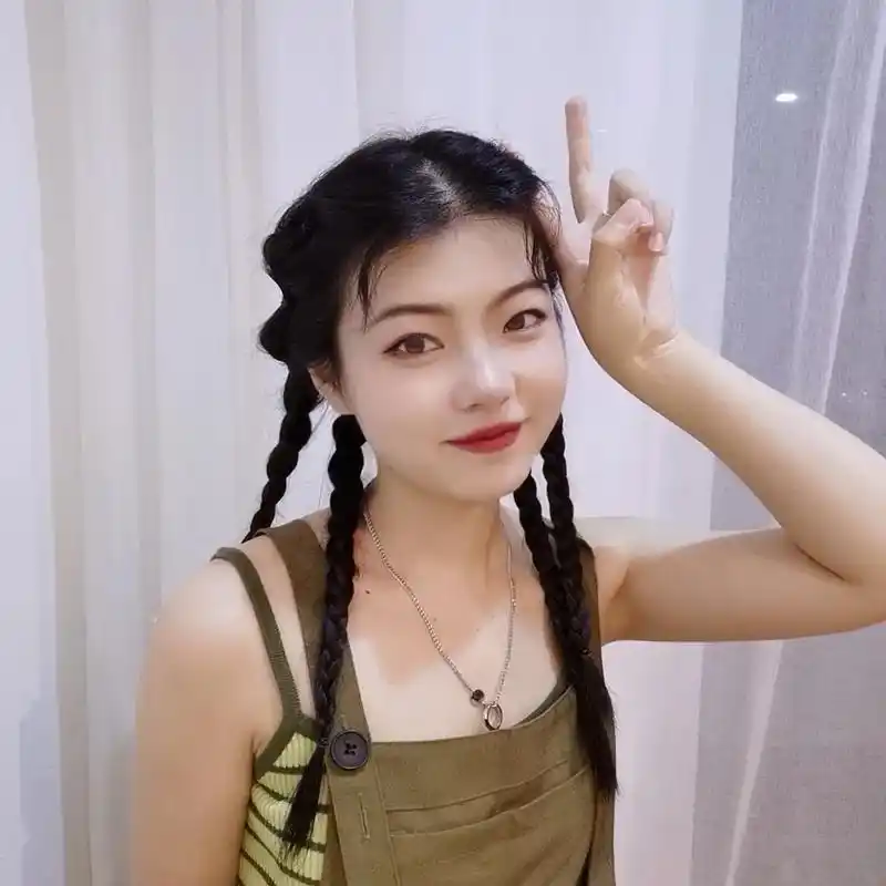 拍了拍自己.#自拍大不一样   感谢美图秀秀对本次照片的大力 - 抖音