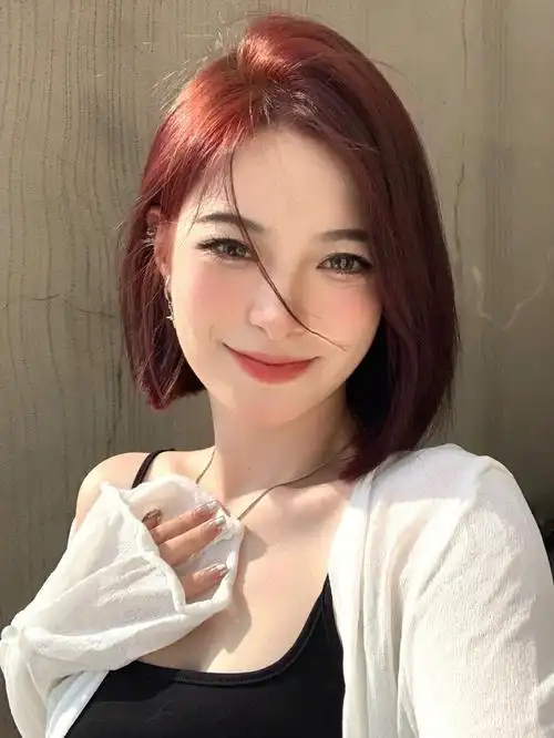 氛围感的发色巨显白夏季短发必备