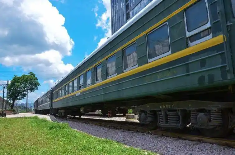 火车上的使用水,为啥好像用不完(蓄水装置)_探秘志