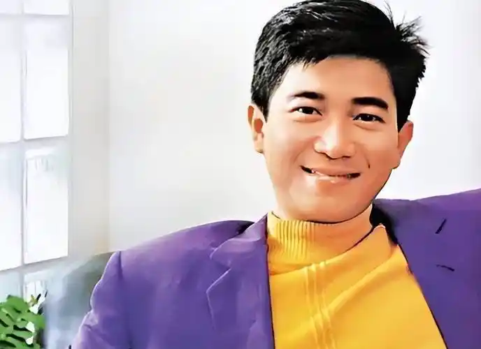 陈百强:目送所爱之人出嫁,35岁吞药自杀,何超琼含泪为他扶灵_翁静晶