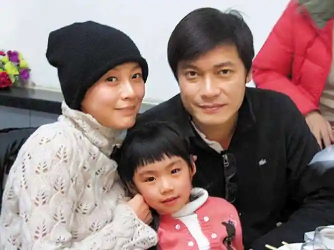 演员苏岩:我这辈子最正确的决定,就是因为一句承诺嫁给了罗嘉良_表演