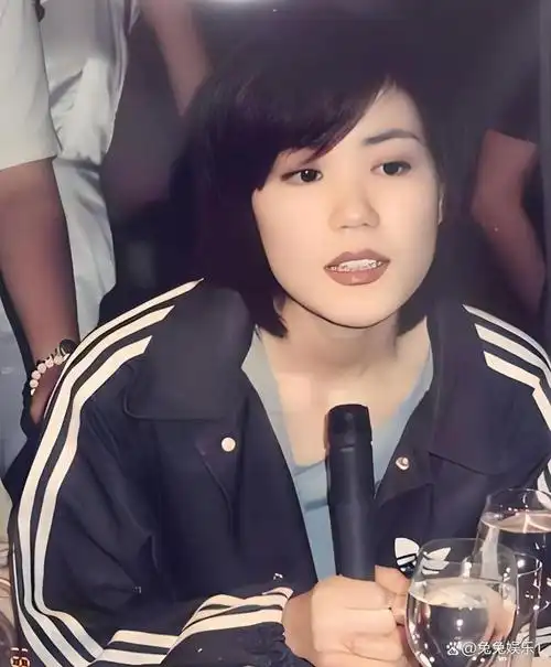 王菲22年前照片曝光比高圆圆还清纯网友难怪谢霆锋对她痴迷