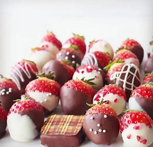 甜品也要很可爱——巧克力小草莓
