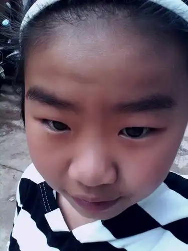 这货个长得难瞧,是个小学生,我觉得不好看