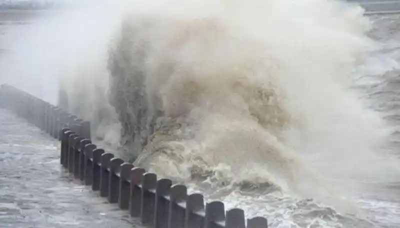 小学四年级上册观潮描写潮水声音的四字词语有哪些描写