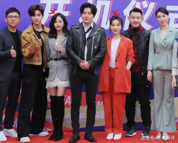 吴昕官方身高162,吴宣仪身高166,两人同框后真实身高一目了然