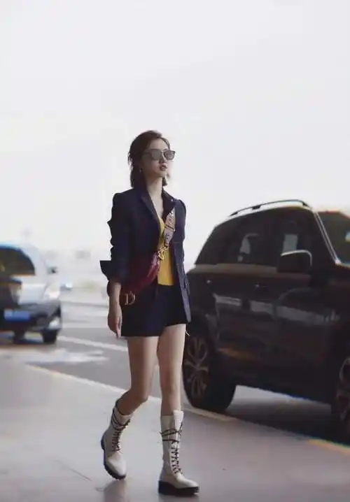 景甜现身机场,穿二分裤利落大方,这腿也太真实了吧!