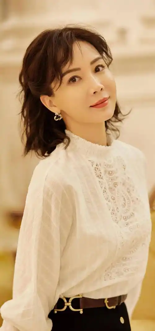 "旗袍女神"陈数:甘当继母下嫁花心二婚男,整容被冯小刚赶出片场