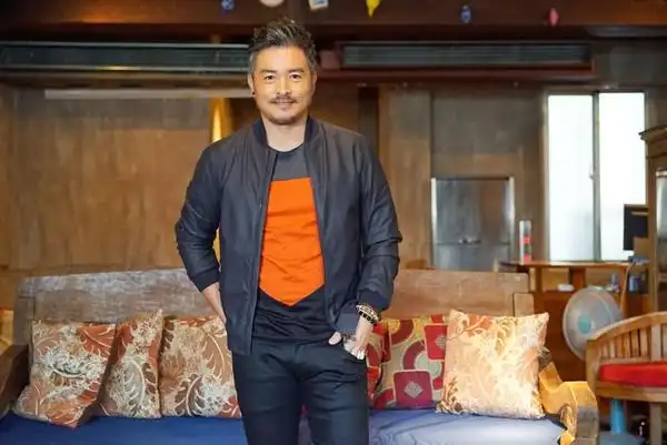 李铭顺当不老偶像 蓄胡,戴耳环,时尚劲装摆脱大叔味