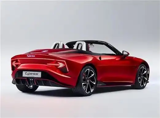 车身侧面,由于采用了敞篷机构,再加上a柱黑化处理以及红色车身,显得