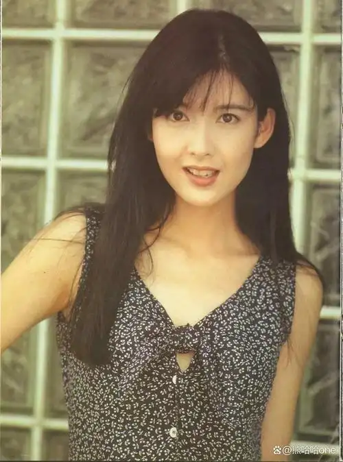 人生经历: 周慧敏于1967年出生在中国香港,是20世纪90年代香港流行