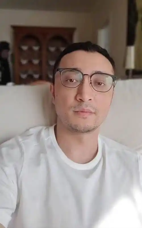 前央视主持李思思:嫁给初恋三年生俩娃,有风光有艰辛,如今怎样