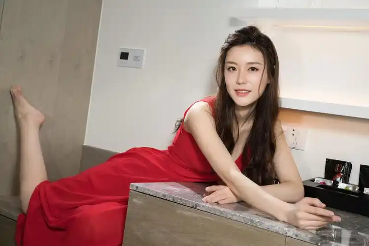 克拉女神高清美女江琴红色长裙子4k美女壁纸