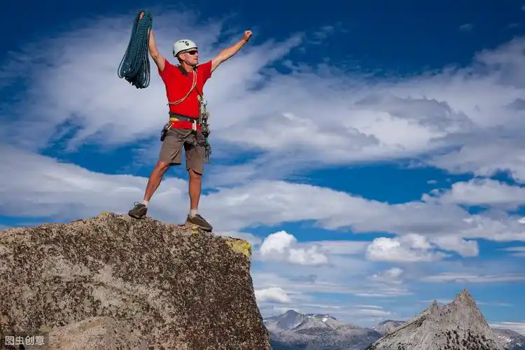 适合爬山发的句子:没有到不了的山顶,只有不愿继续前进的心