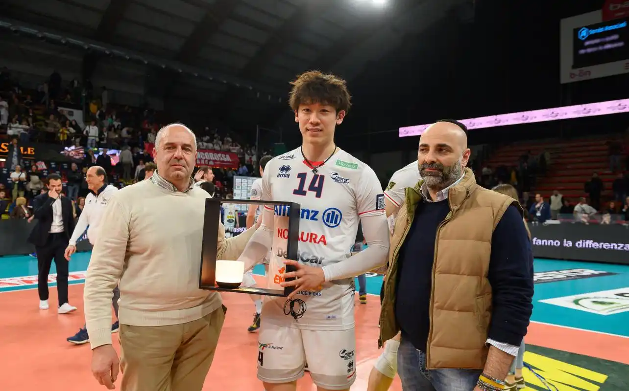 【mvp石川祐希 米兰挑落佩鲁贾】  意大利男排超级联赛1/4决赛第五