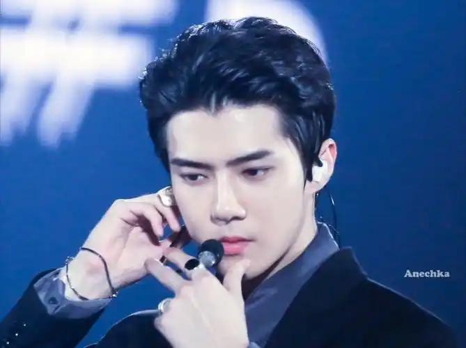 【吴世勋】无刘海背头居然是这哥的舒适区?