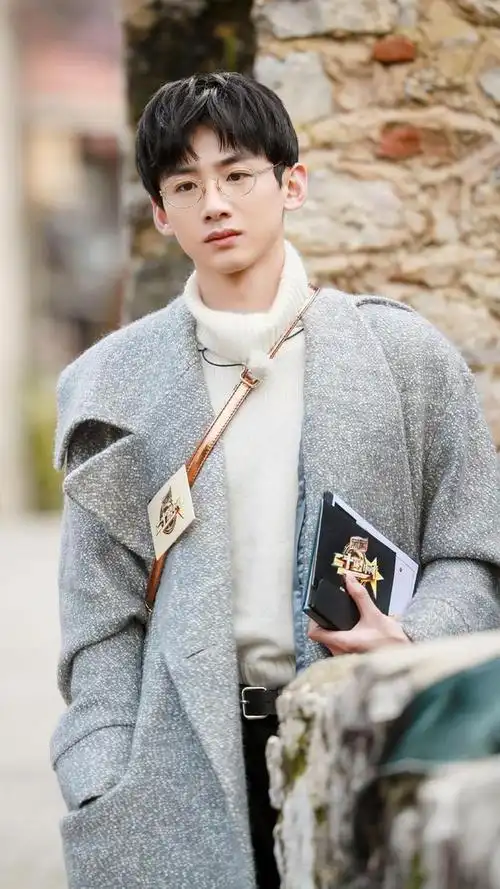 马思纯吻戏太甜!白敬亭荧幕首吻亲鼻子上,吻戏还得多练练_网易订阅