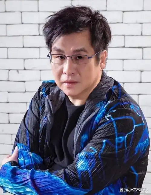 62岁郑智化严重摔伤,多日未好一说话胸腔就痛,近照曝光显憔悴