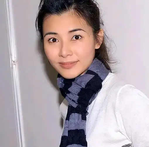 郑伊健妻子蒙嘉慧太丢面!现身演唱会,身材发福状态差,素颜如大妈!