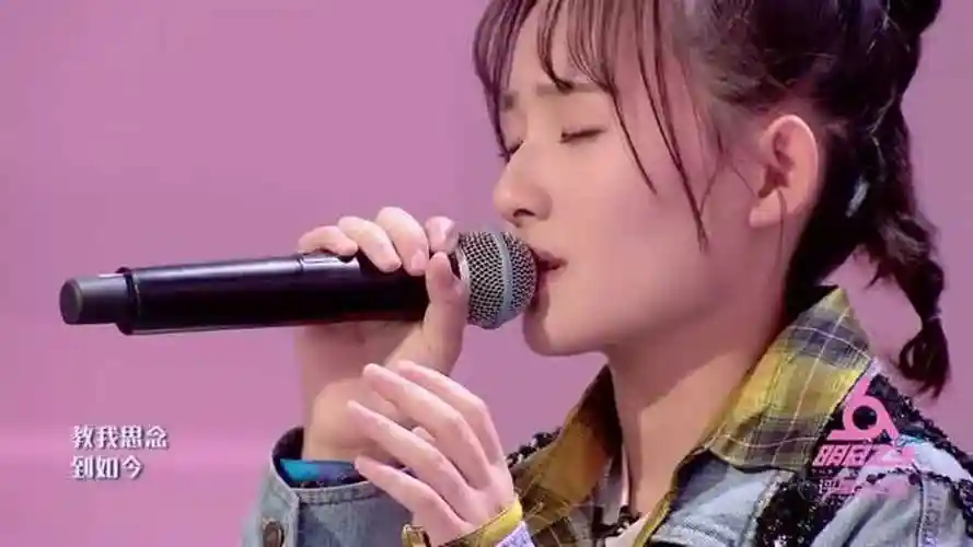 明日之子:张钰琪演唱《月亮代表我的心》!嗓音独特