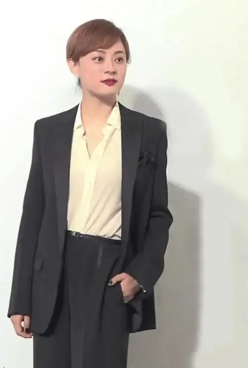 孙俪身材气质真好板正的西服套装穿出精致与格调真飒