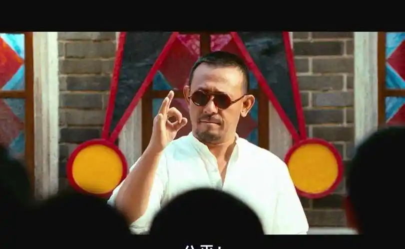 《让子弹飞》:天才姜文的黑色幽默电影,如今看来,它依然还能飞_黄四郎