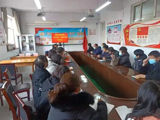 立德树人 奋进担当系列之—渔阳镇中心校组织部分干部教师收看团辅课