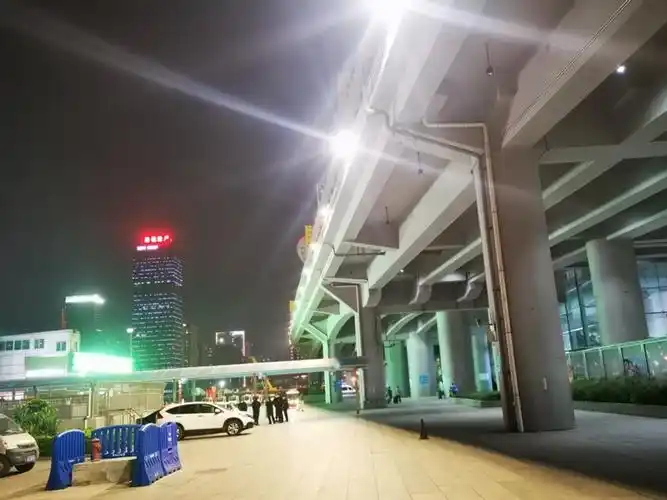 广州南站的夜晚更加璀璨因为