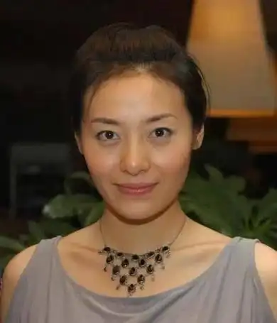 央视星姐贫民化主持人慕林杉