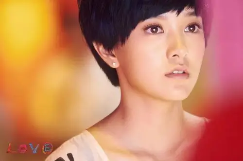 好像还真没怎么见过她留长发的模样,周小慧特意去搜了一圈,发现郭采洁