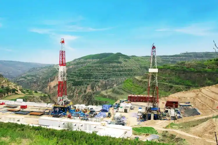 长庆油田第二采油厂紧抓"四条主线"提升开发效益__凤凰网