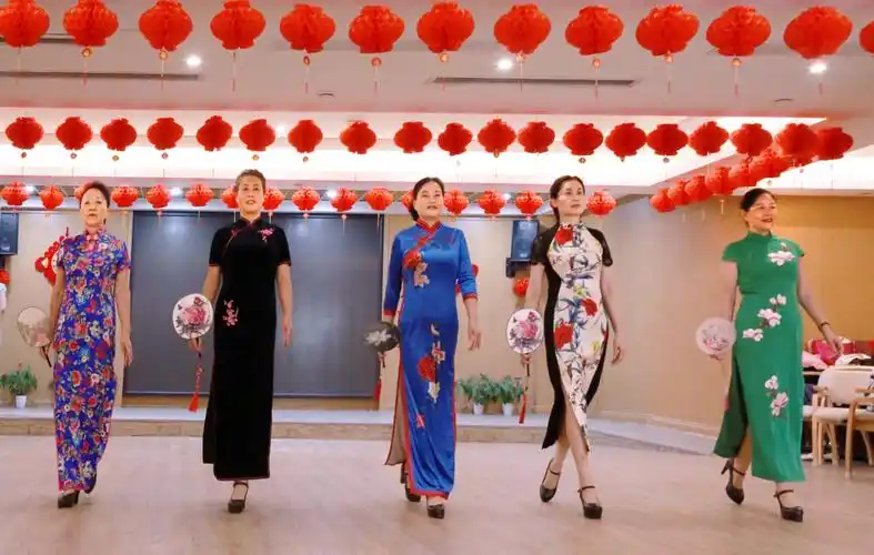 旗袍团扇秀～《水韵江南》