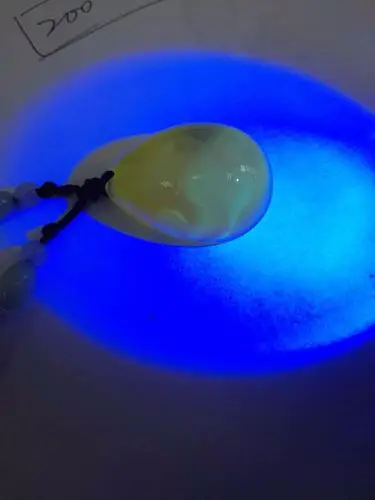 请懂行的帮忙看看是真的蜜蜡吗?