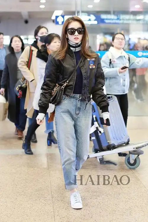 华语明星本周街拍(11.20-26):侯佩岑私服不修边幅