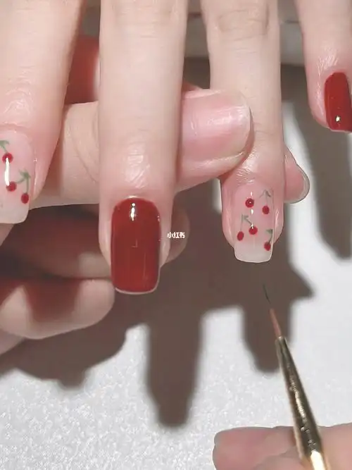 彩绘简单樱桃美甲的画法