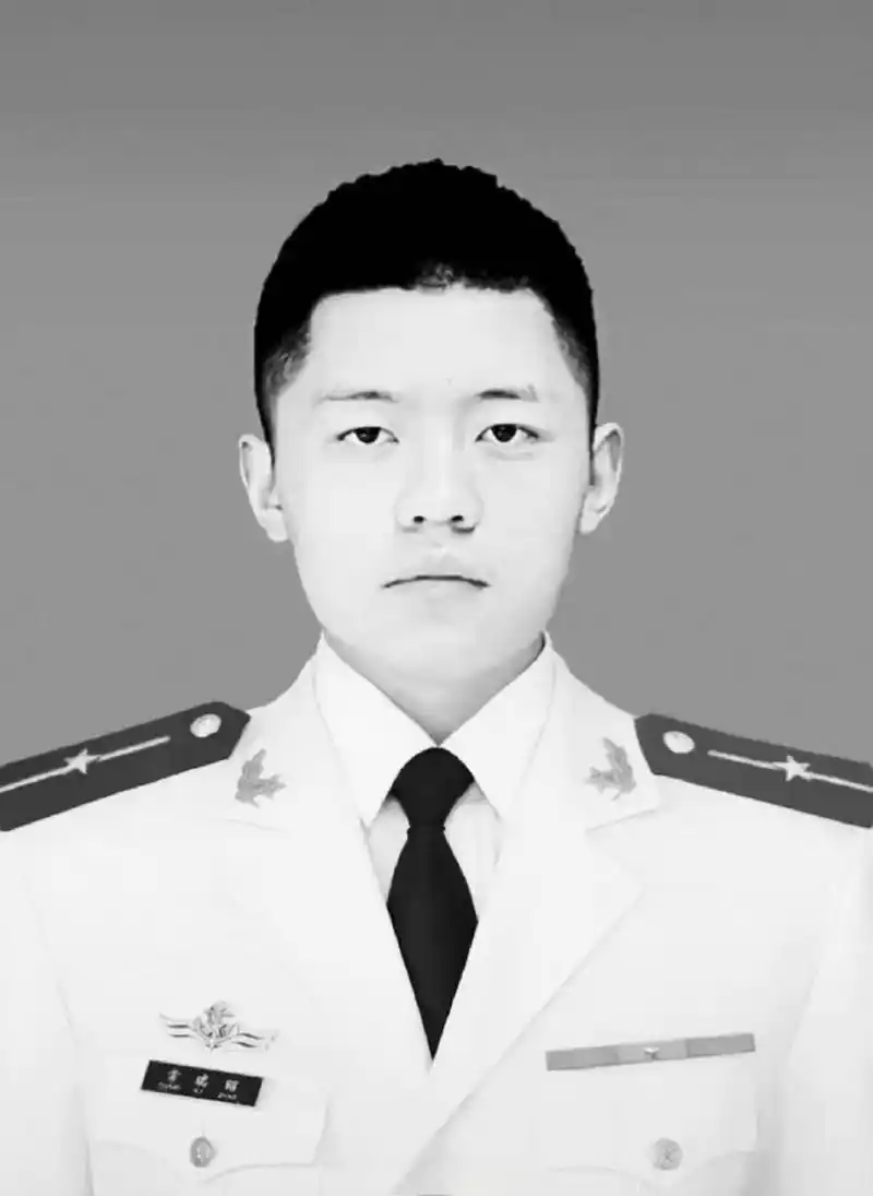 海军少尉飞行员常瑞昭烈士,陕西西安人,1999年11月出生,2022年3月1日