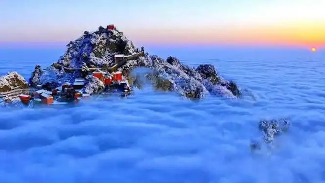 问道武当祈福康健探寻湖北十堰冬日雪景之美