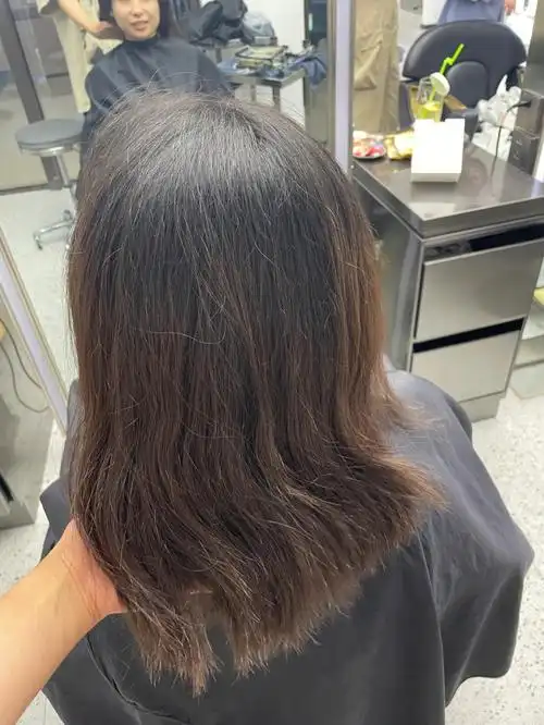 中短发沙发自然卷真的很适合这个发型06