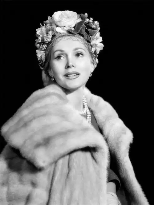 莎莎嘉宝绝版老照片第四幅图倾城回眸顾盼生辉