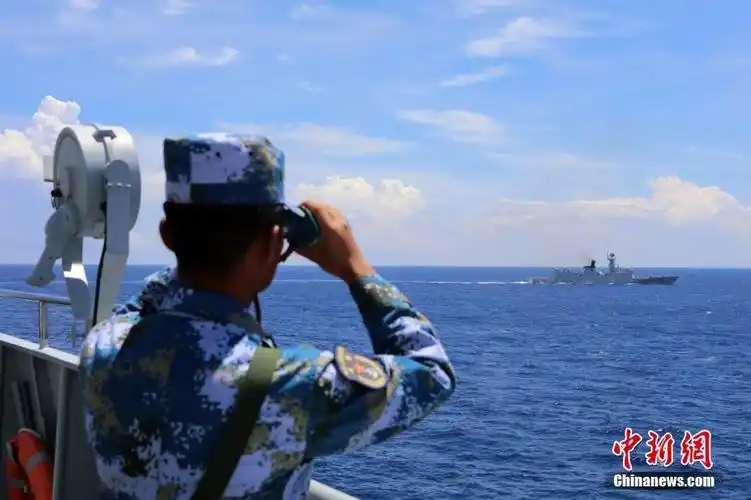 中国海军在南海举行实兵对抗演习(5)