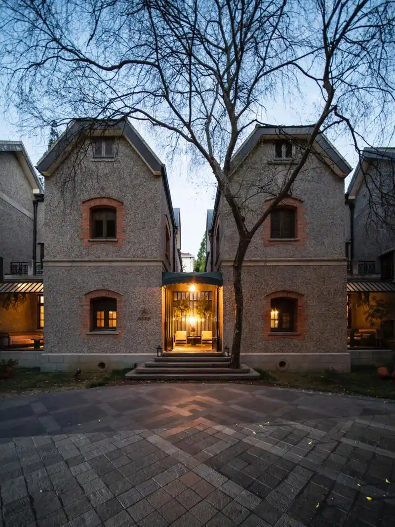 「隐居」在武康路上的老洋房酒店,低调又奢华.