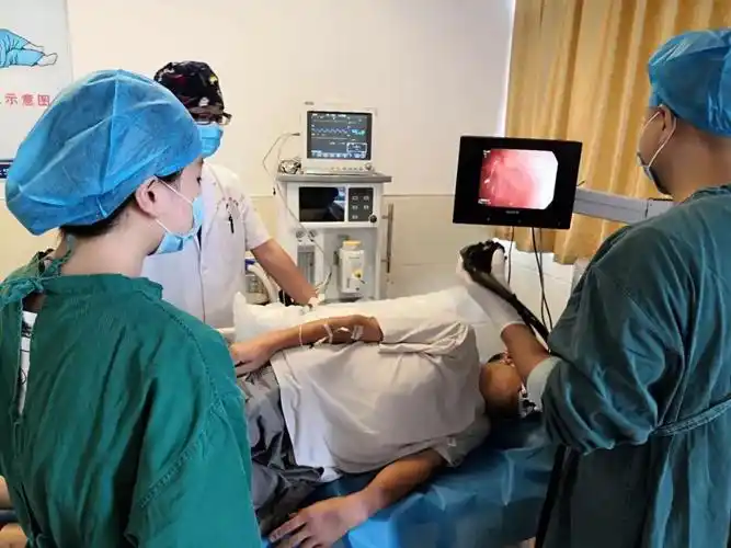 内镜中心里的火眼金睛——胡潮华_检查